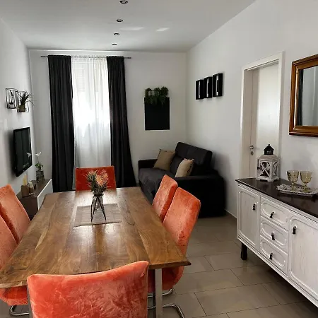 Mutogras Apartment *
